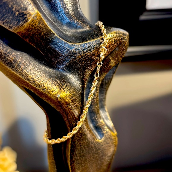 Jewelry - Elegant thick 10k Gold Bracelet